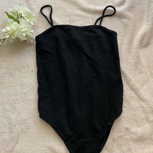 BLACK SKINNY STRAP BODY SUIT ( TOPSHOP)